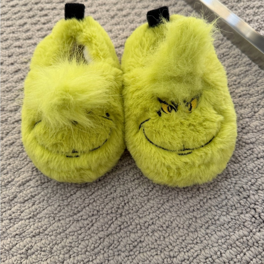 Fuzzy Grinch Slippers